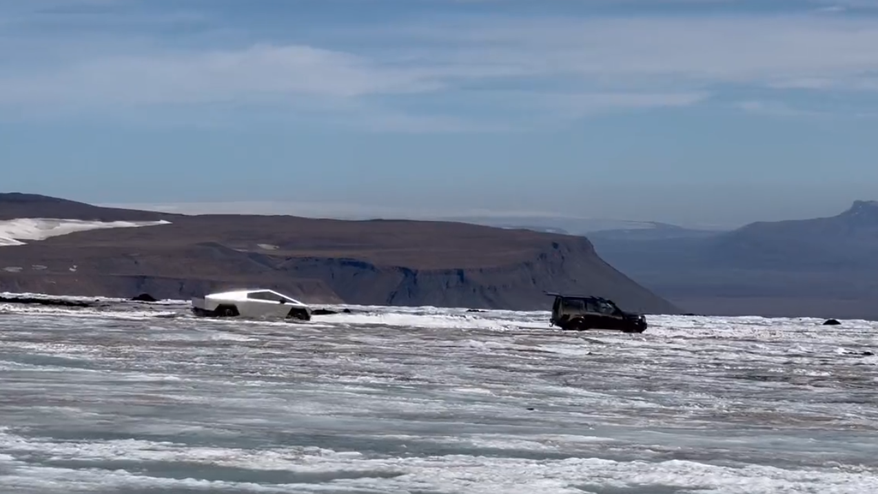 Vidéo Tesla Cybertruck glacier islandais